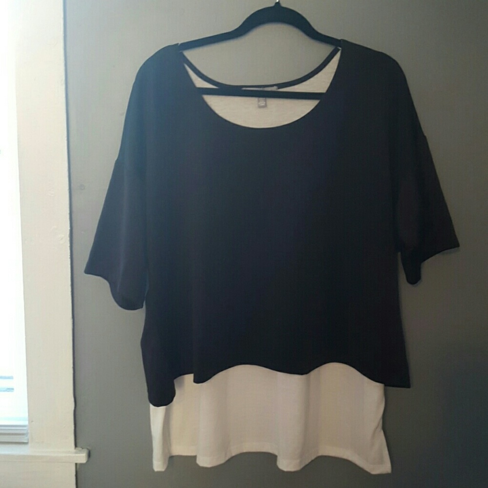 Black/White top